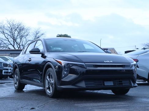 New 2025 Kia K4 LXS image 1