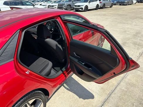 Used 2023 Hyundai Elantra SEL w/ Convenience Package FWD image 13