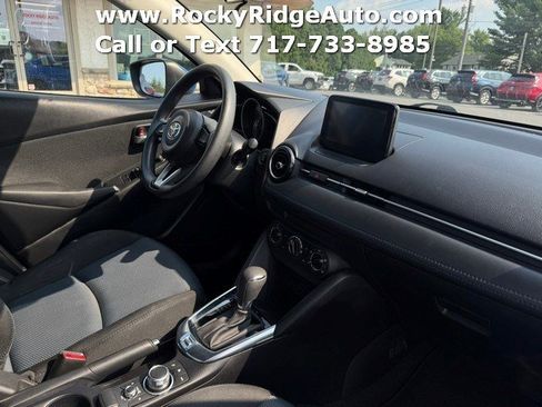 Used 2019 Toyota Yaris LE FWD image 3