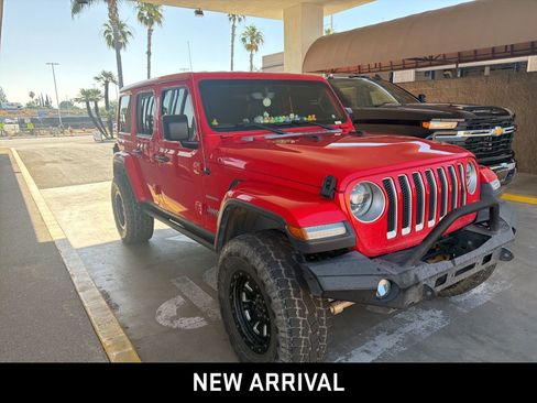 Used 2018 Jeep Wrangler Unlimited Sahara AWD/4WD image 3