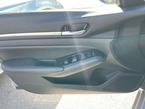 Used 2023 Nissan Altima 2.5 SV image 11