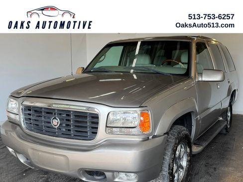 Used 2000 Cadillac Escalade Luxury image 1