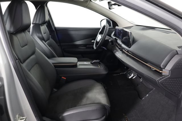 Used 2024 Nissan Ariya AWD image 18