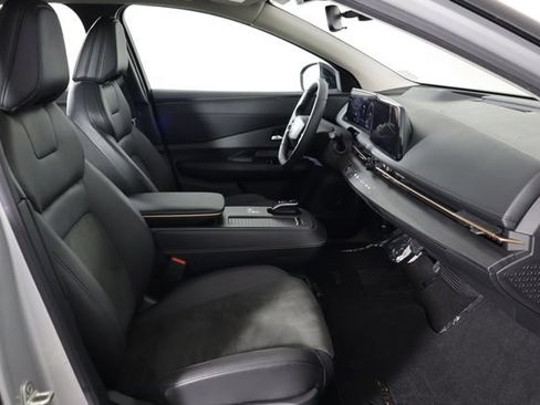 Used 2024 Nissan Ariya AWD image 18