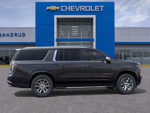 New 2026 Chevrolet Suburban Premier image 5