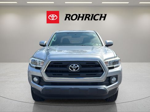 Used 2017 Toyota Tacoma SR5 w/ Tow Package AWD/4WD image 2