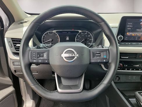 Used 2025 Nissan Rogue SV FWD image 19