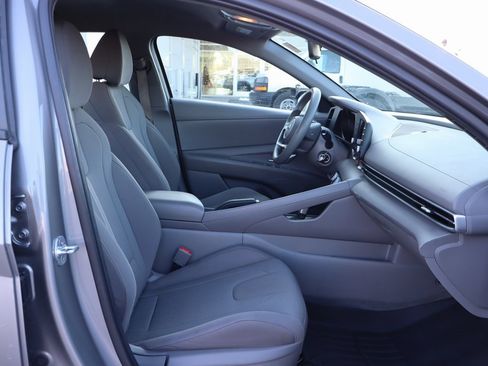 Used 2021 Hyundai Elantra SE image 21