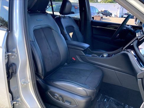 Used 2023 Jeep Grand Cherokee Trailhawk w/ Advanced Protech Group II AWD/4WD image 7