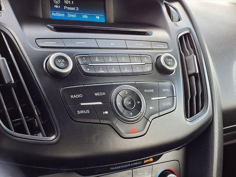 Used 2017 Ford Focus SE w/ Cold Weather Package image 13