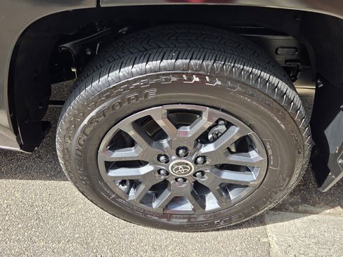 Certified 2024 Toyota Sequoia Platinum image 5