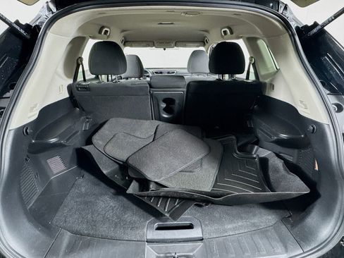 Used 2016 Nissan Rogue SV image 19