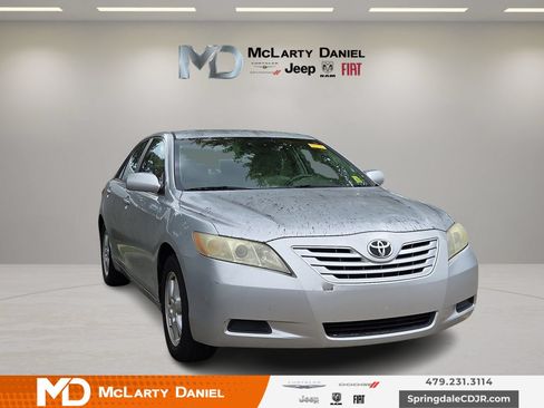 Used 2007 Toyota Camry LE FWD image 1