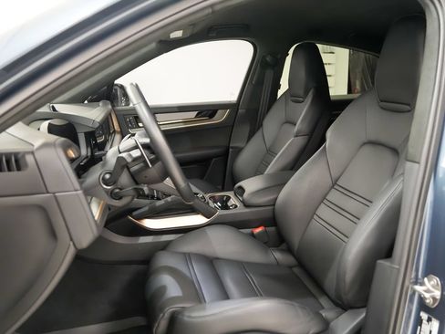 Certified 2026 Porsche Cayenne Turbo GT AWD/4WD image 5