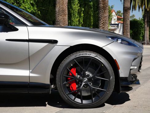 New 2026 Aston Martin DBX 707 image 4