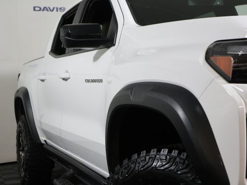 Used 2024 Chevrolet Colorado ZR2 w/ Safety Package AWD/4WD image 11