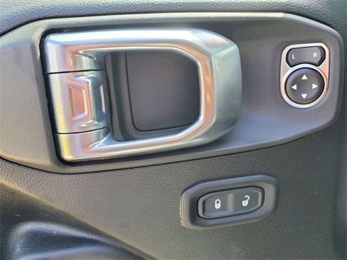 Used 2022 Jeep Gladiator Mojave image 15