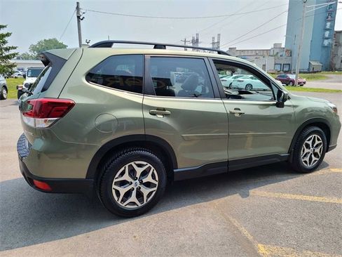 Used 2021 Subaru Forester Premium image 6