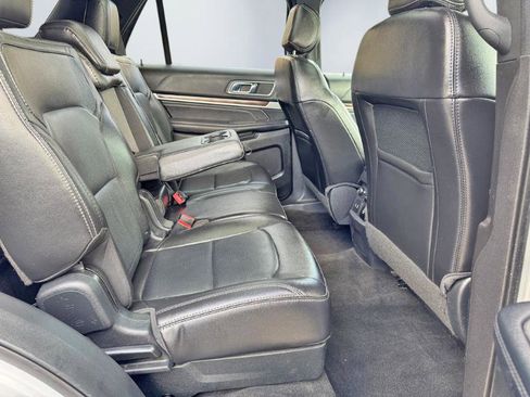 Used 2017 Ford Explorer Limited image 18