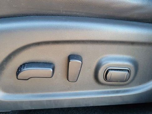 Used 2020 Nissan Pathfinder SL image 16