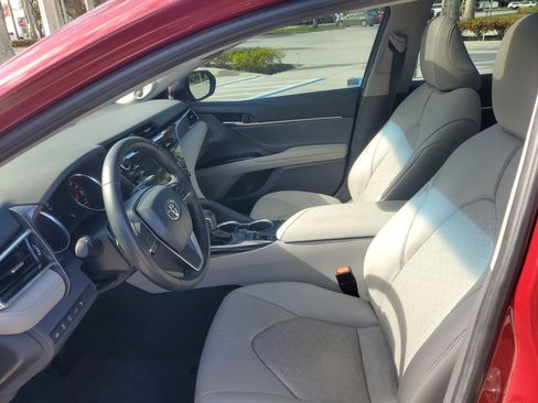Used 2018 Toyota Camry XSE image 18