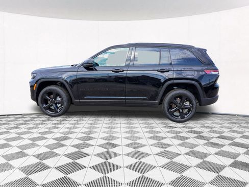 New 2025 Jeep Grand Cherokee Limited w/ Black Appearance Package AWD/4WD image 8