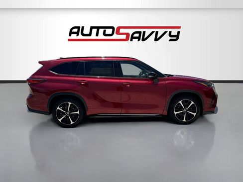 Used 2022 Toyota Highlander XSE FWD image 8