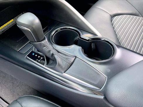 Used 2019 Toyota Camry SE image 16