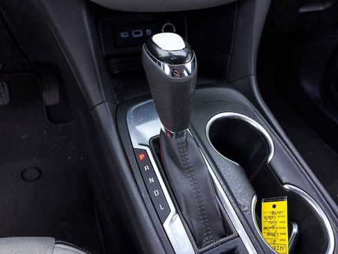 Used 2021 Chevrolet Equinox LS w/ LS Convenience Package FWD image 21