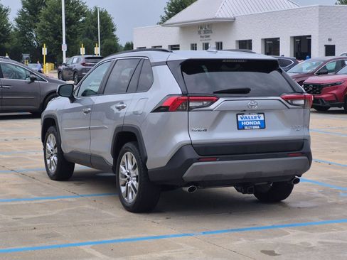 Used 2019 Toyota RAV4 Limited w/ Cold Weather Package AWD/4WD image 8