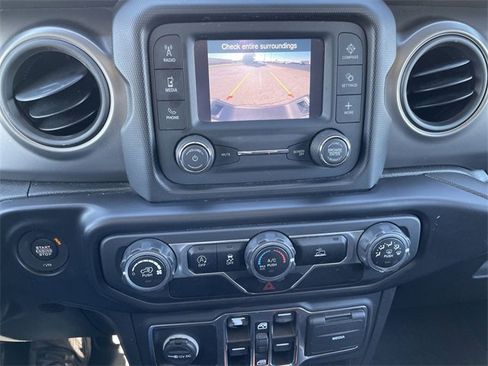 Used 2021 Jeep Gladiator Willys image 24