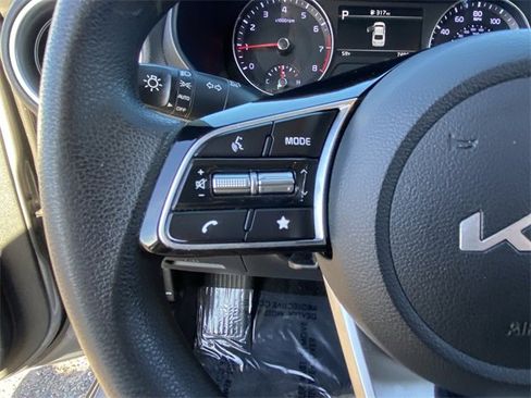 Used 2023 Kia Forte LXS w/ LXS Technology Package image 8