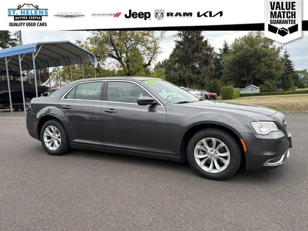 Used 2023 Chrysler 300 Touring w/ Safetytec Plus Group RWD image 9