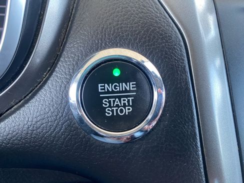 Used 2017 Ford Fusion SE w/ Fusion SE Technology Package image 16