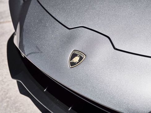 Used 2021 Lamborghini Huracan EVO RWD image 7