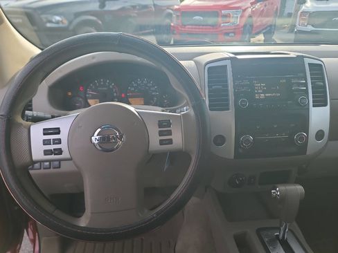 Used 2013 Nissan Frontier SV image 12