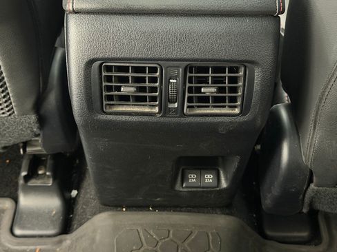 Used 2021 Toyota 4Runner TRD Off-Road Premium w/ Moonroof Package AWD/4WD image 32