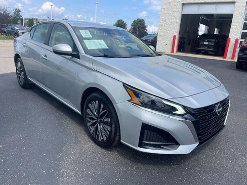 Used 2023 Nissan Altima 2.5 SV AWD/4WD image 2