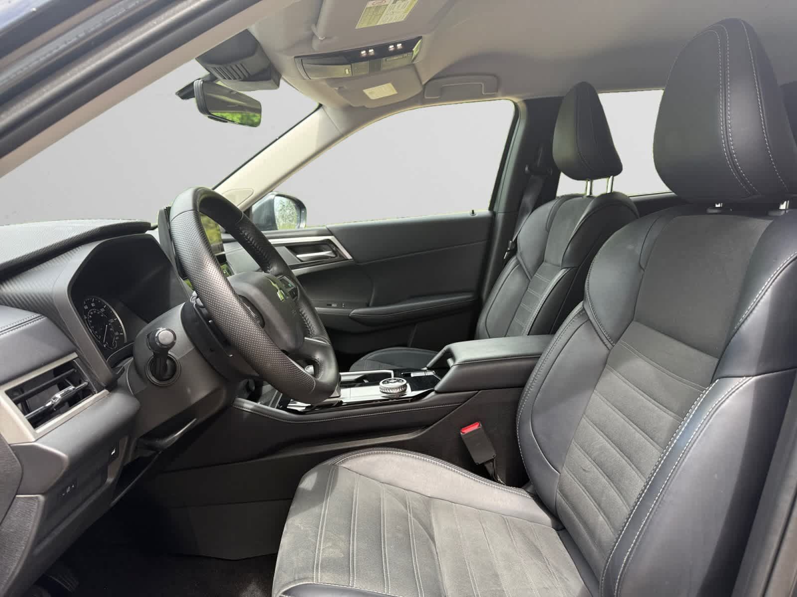 Used 2025 Mitsubishi Outlander SE AWD/4WD image 9