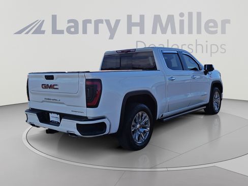 Used 2023 GMC Sierra 1500 Denali w/ Technology Package AWD/4WD image 5
