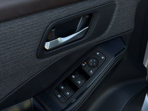 Certified 2021 Nissan Rogue SV image 12