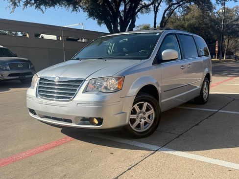 Used 2010 Chrysler Town & Country Touring Plus image 2