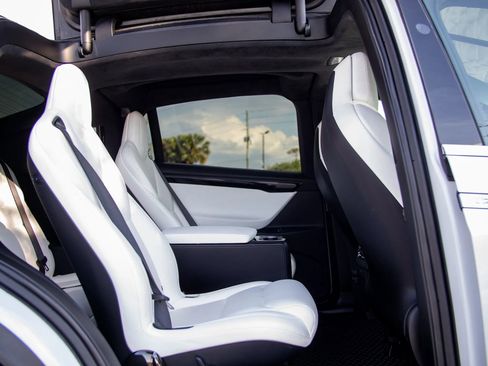 Used 2018 Tesla Model X 100D image 35