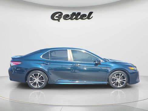 Used 2020 Toyota Camry SE w/ Convenience Package FWD image 4