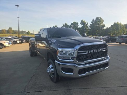 Used 2024 RAM 3500 Tradesman w/ Chrome Appearance Group AWD/4WD image 7