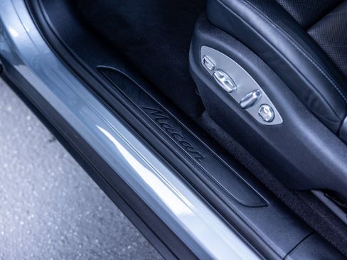 Used 2025 Porsche Macan AWD/4WD image 27