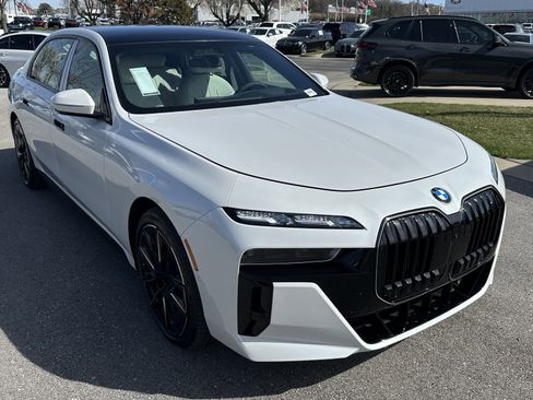 New 2026 BMW 760i xDrive image 2