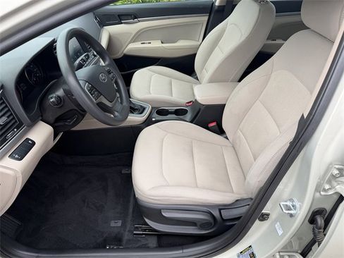 Used 2017 Hyundai Elantra SE image 20
