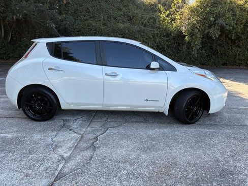 Used 2014 Nissan Leaf SV w/ Premium Package FWD image 3