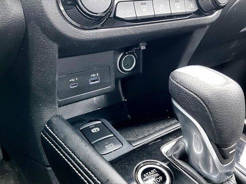 Used 2024 Nissan Kicks SR w/ SR Premium Package image 32